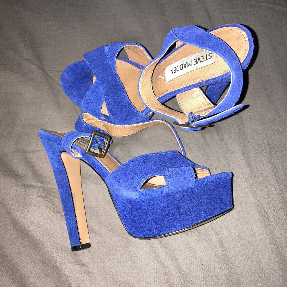 Size 6 1/2 Steve Madden Platform pumps